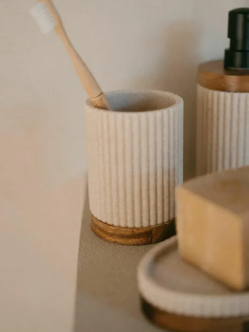 Zahnputzbecher Laura mit Holz-Dekor
